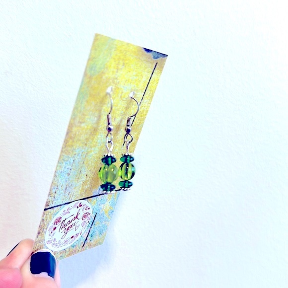 🍀Lovely Greens Shades Glass Beaded Dangle Earrings Silver Fishhook Handcrafted - Picture 4 of 16